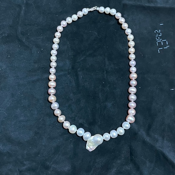 Color Gradient and Baroque Freshwater Pearl Necklace Sterling Silver Closure - Picture 3 of 4